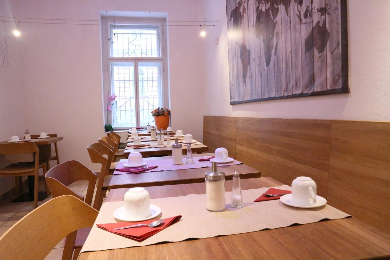 City Lounge Crown Hotel Praha Bagian luar foto