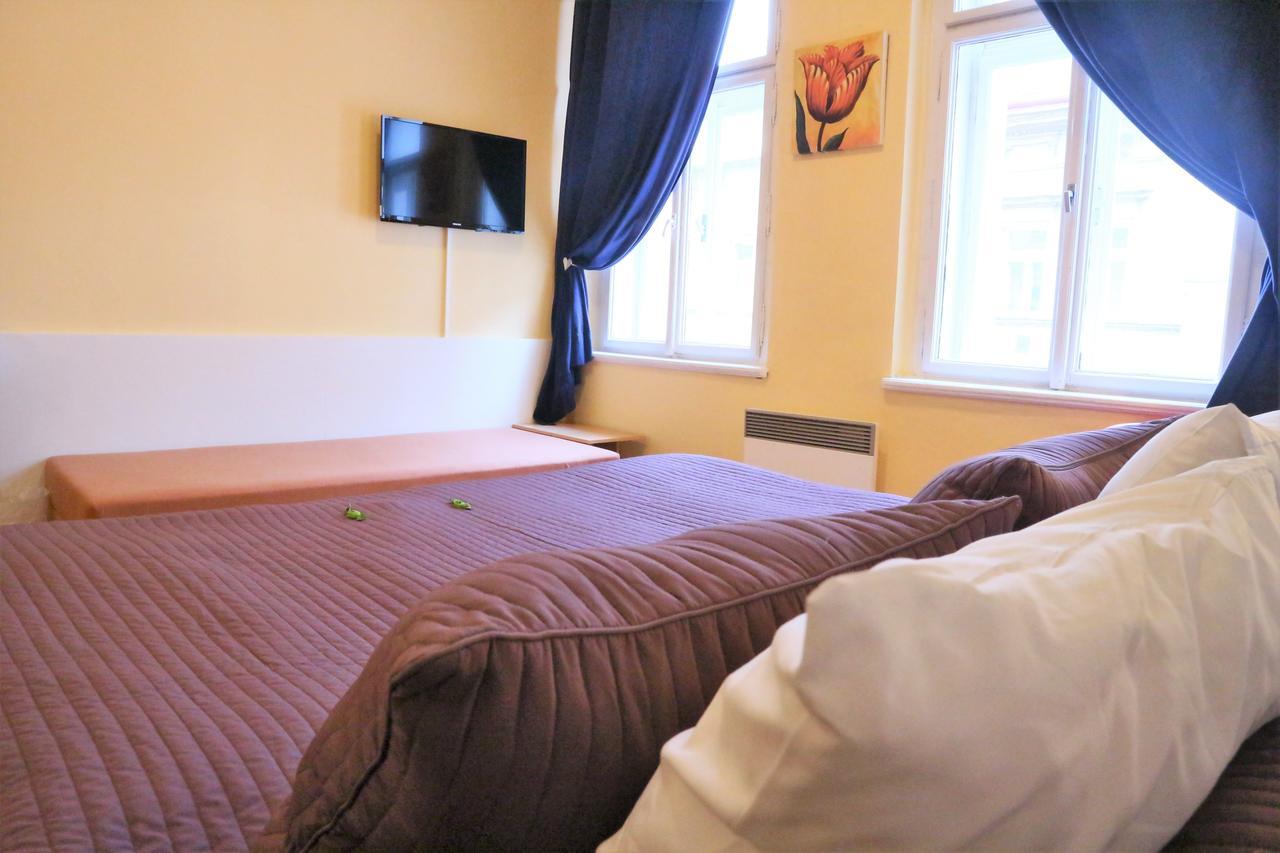 City Lounge Crown Hotel Praha Bagian luar foto